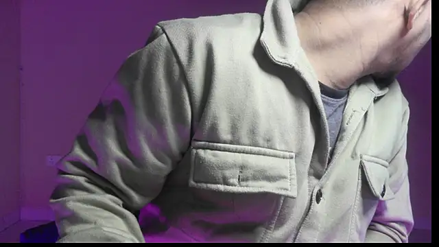 Snapshot of CutieVibe01 chatting on February 13, 9:53 am CutieVibe01 online show from February 13, 9:53 am