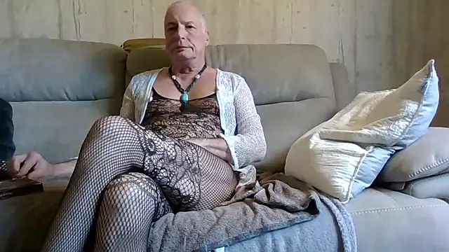 Helinetrav online show from April 2, 10:22 am