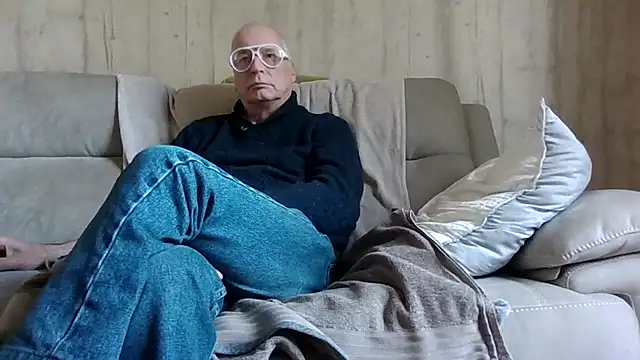 Helinetrav online show from March 5, 10:45 am