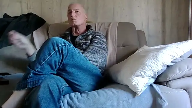 Helinetrav online show from March 7, 1:05 pm