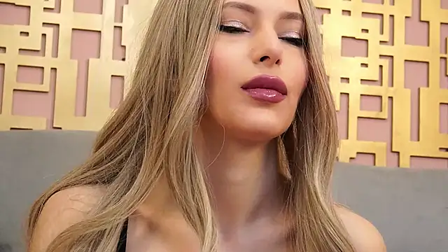 Snapshot of BellaNoirX chatting on February 12, 7:52 am BellaNoirX online show from February 12, 7:52 am