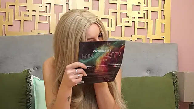 Snapshot of BellaNoirX chatting on February 23, 5:09 am BellaNoirX online show from February 23, 5:09 am