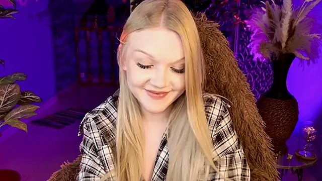 ChloeWhite online show from March 12, 11:36 am