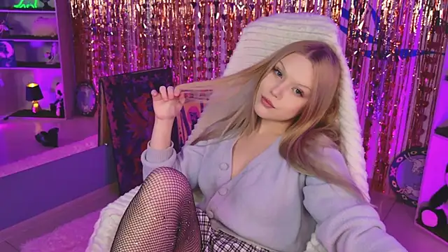 ChloeWhite online show from February 26, 9:31 am