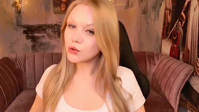 ChloeWhite online show from January 18, 1:03 pm