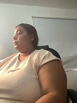 Snapshot of tatikanyx chatting on July 10, 3:23 pm tatikanyx online show from July 10, 3:23 pm
