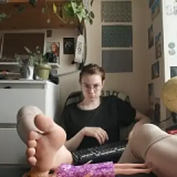 Shy Bamby online show from May 11, 9:43 am