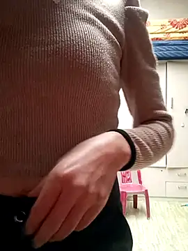 Snapshot of MilkShow chatting on February 18, 2:53 am MilkShow online show from February 18, 2:53 am