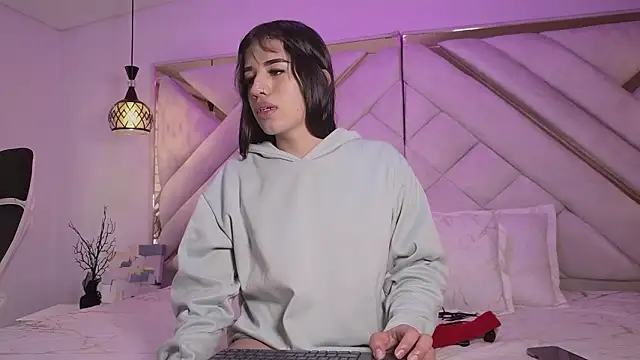 zoevg online show from February 3, 12:32 pm