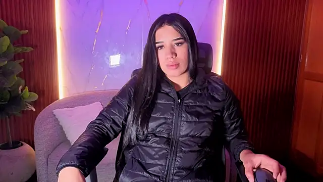 zoevg online show from April 10, 12:01 pm