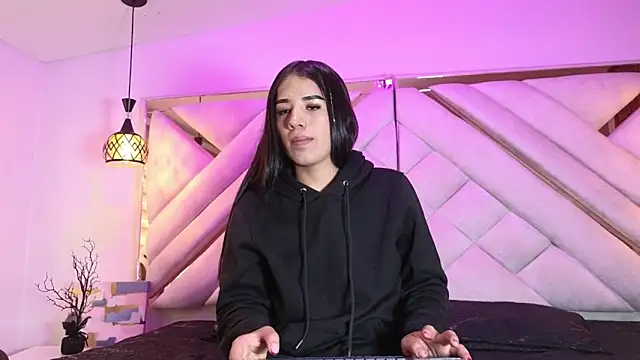 zoevg online show from March 6, 12:33 pm