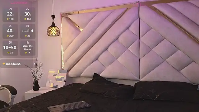 zoevg online show from April 18, 12:40 pm