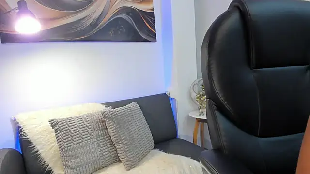 Britney Cortez online show from February 12, 12:27 pm