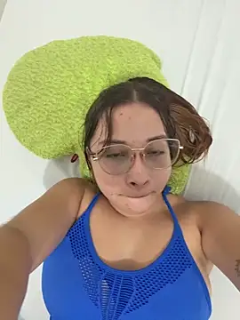 Snapshot of AliciaWhite_nt chatting on June 30, 11:05 pm AliciaWhite nt online show from June 30, 11:05 pm