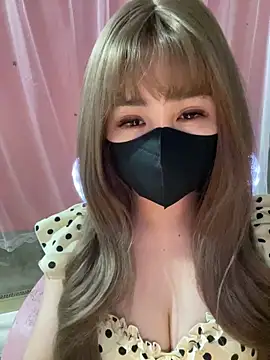 -Violet-t online show from April 15, 1:04 pm