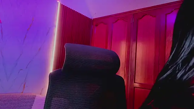 dulcetorresvg online show from April 10, 3:13 am