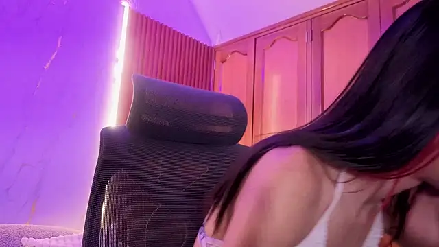 dulcetorresvg online show from April 8, 3:08 am