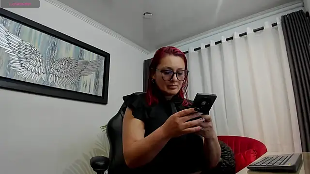 Snapshot of VictoriaPaker chatting on May 12, 12:44 pm VictoriaPaker online show from May 12, 12:44 pm