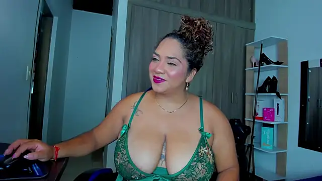 Snapshot of _lissa_02 chatting on July 21, 2:36 am lissa 02 online show from July 21, 2:36 am