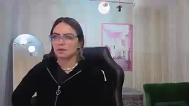 Snapshot of zarcasutra_t chatting on June 6, 1:05 pm zarcasutra t online show from June 6, 1:05 pm