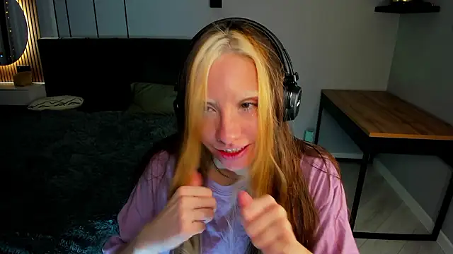 Elizaveta Brown online show from February 4, 8:15 pm