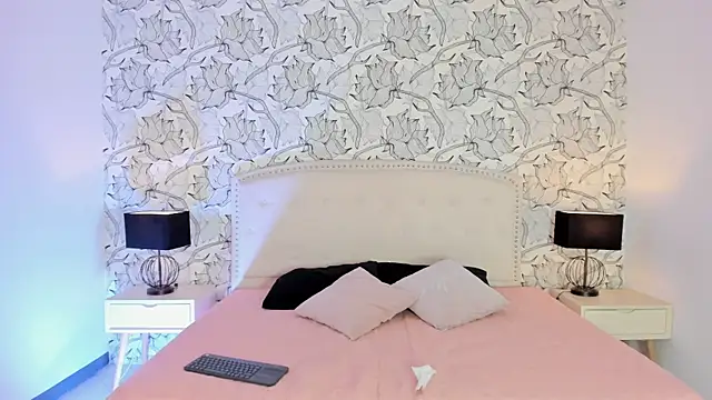 Snapshot of Venusandrea29 chatting on July 12, 12:28 pm Venusandrea29 online show from July 12, 12:28 pm