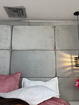 IvonneOwen online show from March 20, 3:51 am