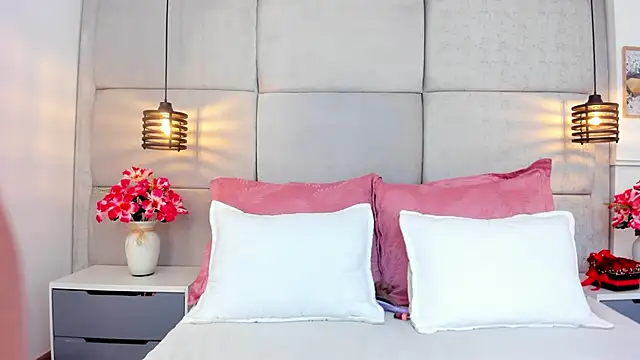 IvonneOwen online show from March 21, 3:30 am