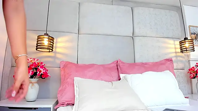 IvonneOwen online show from March 27, 8:26 am