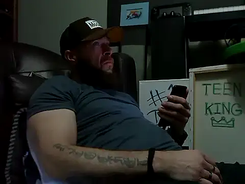 Snapshot of Numba1dad_ chatting on January 15, 5:11 am Numba1dad online show from January 15, 5:11 am