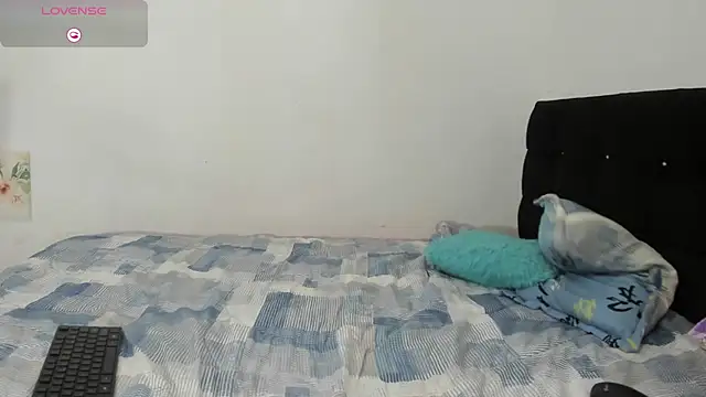 Itsmaraia2002 online show from January 13, 11:41 pm