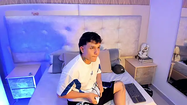 SamuParker online show from January 15, 3:43 am