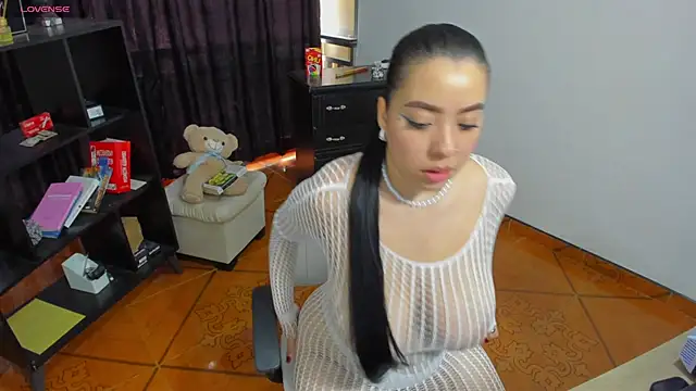 SophiiaRios  online show from May 4, 1:03 pm