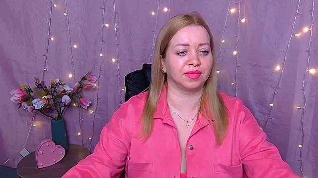 Snapshot of OliviaVerr chatting on February 26, 1:55 pm OliviaVerr online show from February 26, 1:55 pm