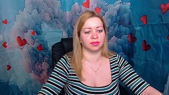 Snapshot of OliviaVerr chatting on February 13, 1:22 pm OliviaVerr online show from February 13, 1:22 pm