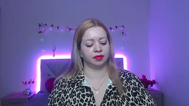 OliviaVerr online show from April 10, 12:34 pm