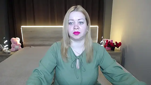 Snapshot of OliviaVerr chatting on February 18, 1:18 pm OliviaVerr online show from February 18, 1:18 pm