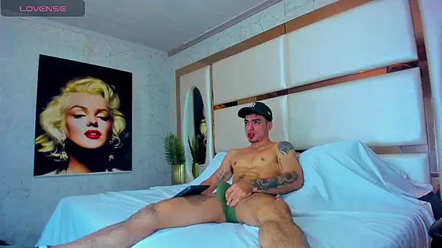 Big valentinhunk7 online show from January 11, 9:44 pm