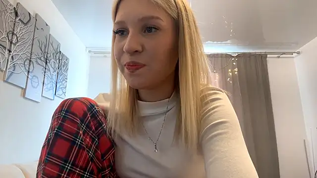 Snapshot of DozyLagging chatting on January 13, 9:24 am DozyLagging online show from January 13, 9:24 am