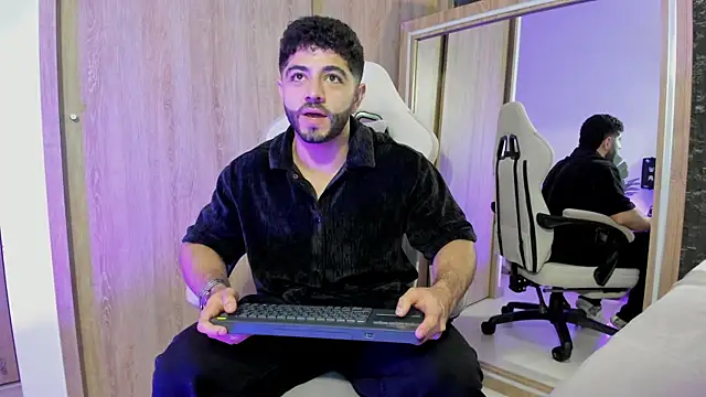 Snapshot of Thiago_moretti chatting on July 12, 1:17 am Thiago moretti online show from July 12, 1:17 am