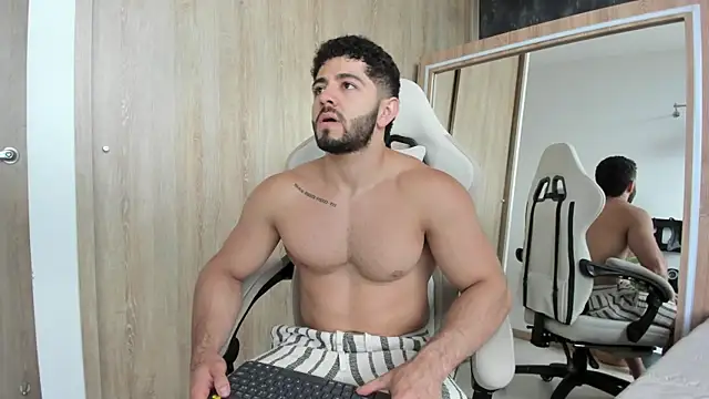 Snapshot of Thiago_moretti chatting on July 9, 10:31 pm Thiago moretti online show from July 9, 10:31 pm