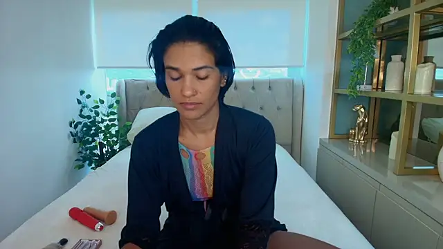 Maxine Spencer online show from February 6, 7:43 pm