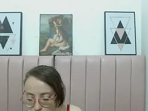 Snapshot of cata_quintanars707 chatting on May 7, 12:08 pm cata quintanars707 online show from May 7, 12:08 pm