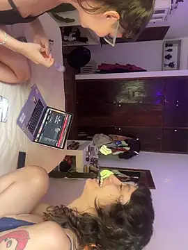 Snapshot of witchdub chatting on February 6, 4:58 pm witchdub online show from February 6, 4:58 pm