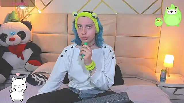 Snapshot of Kissa- chatting on January 15, 2:04 am Kissa- online show from January 15, 2:04 am