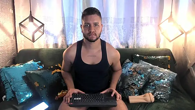 Snapshot of HARRY_RAMIREZ chatting on January 12, 5:09 pm HARRY RAMIREZ online show from January 12, 5:09 pm