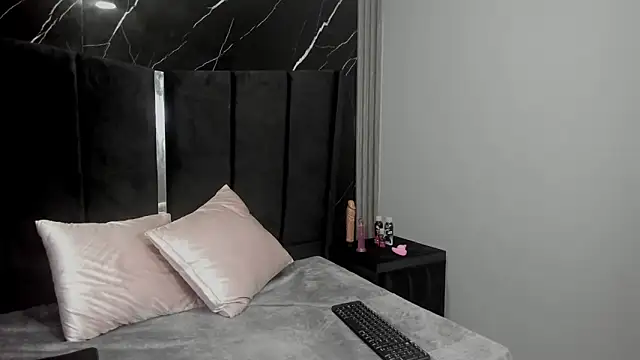 GraceAlexa12 online show from February 17, 2:25 pm