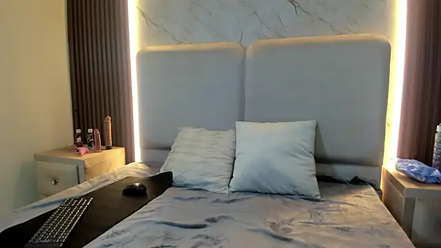 GraceAlexa12 online show from February 23, 2:17 pm