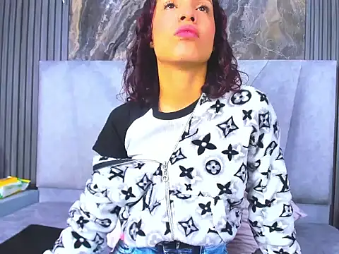 GraceAlexa12 online show from March 31, 1:46 pm