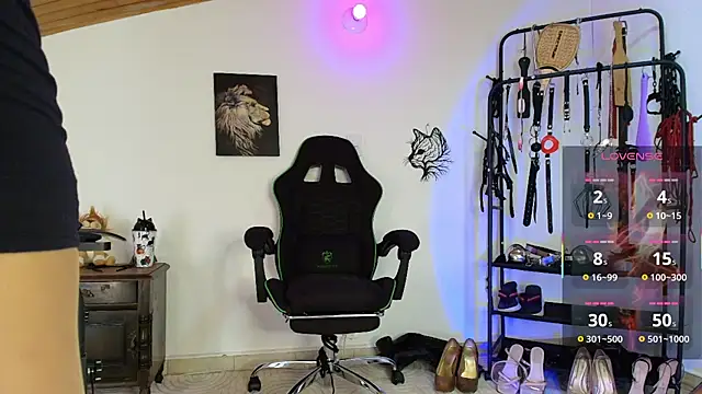 ariannaconnor  online show from February 25, 2:50 pm